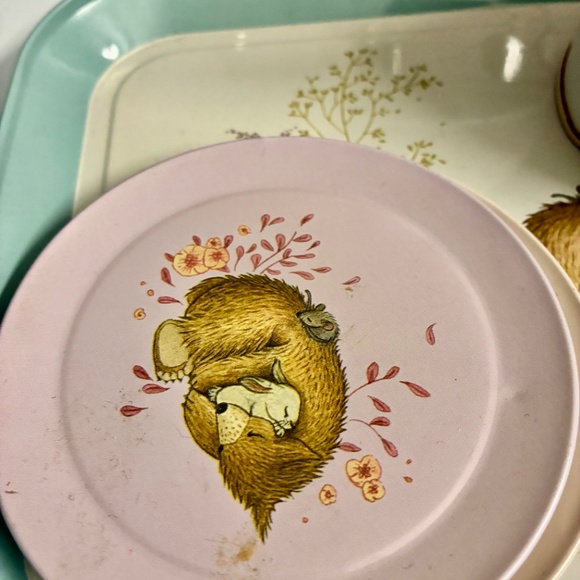 Adorable vintage child’s teaset in original carrying case. - Picture 7 of 12